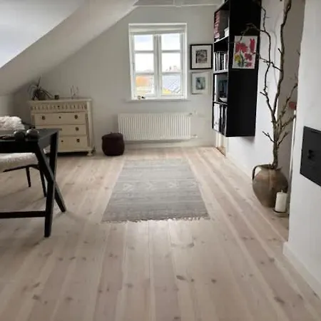 Charming - 5 Min From C *