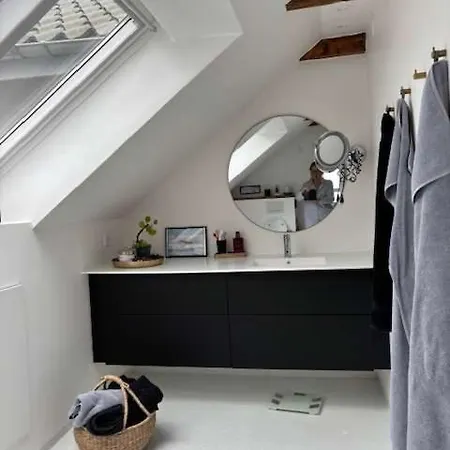 Apartment Charming - 5 Min From C *